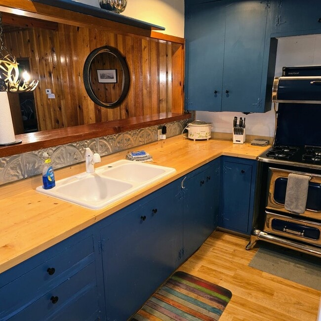 Building Photo - Mountain Retreat in Boulder Bay