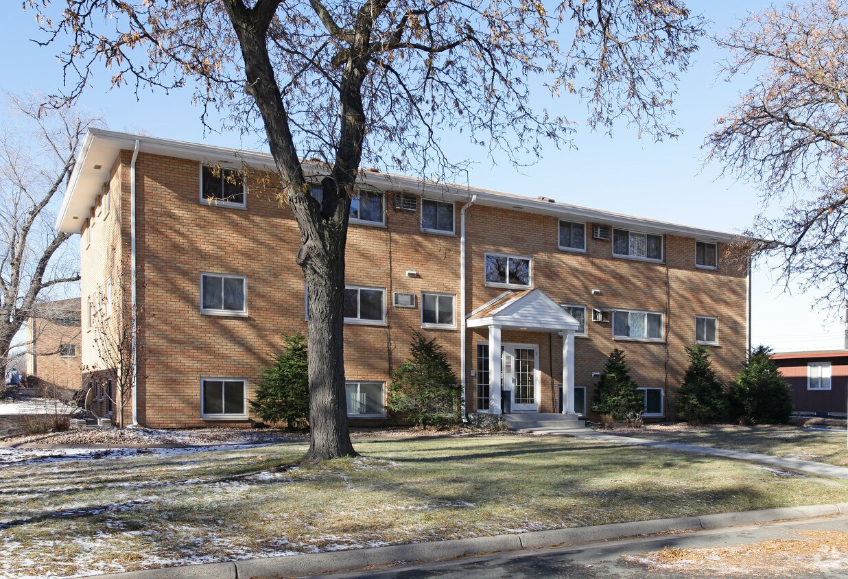 Primary Photo - 7520 Oliver Ave S