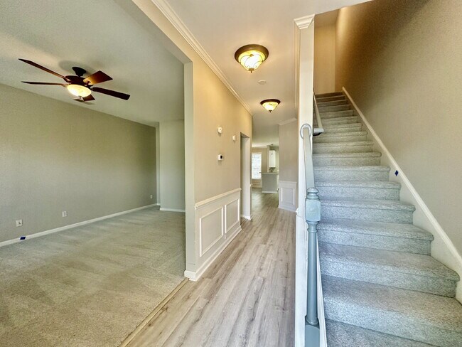Foto del edificio - Spacious Townhome with a Private Courtyard in Westbury Park!