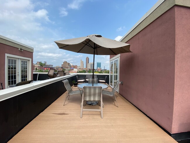 Rooftop Deck - 145 S Saint Clair St