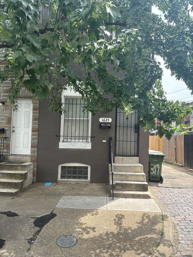 Building Photo - 1625 McHenry St