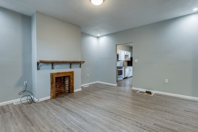 Building Photo - Available August - Beautiful 2 Bedroom Hom...