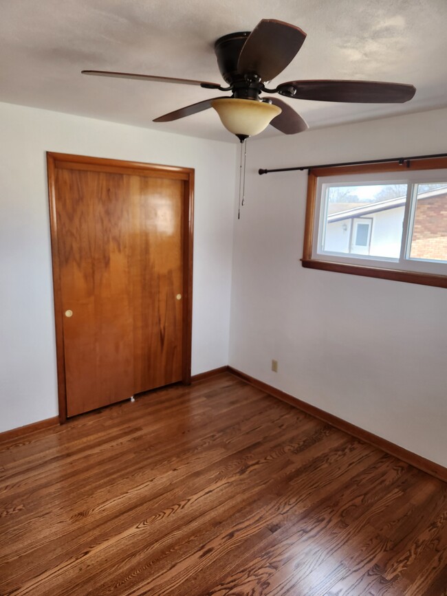 Master bedroom pic 2 - 843 Southwind Dr