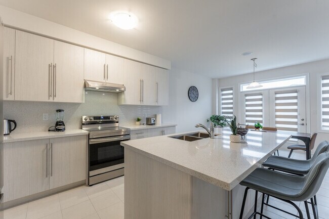 Building Photo - 89 Gledhill Crescent