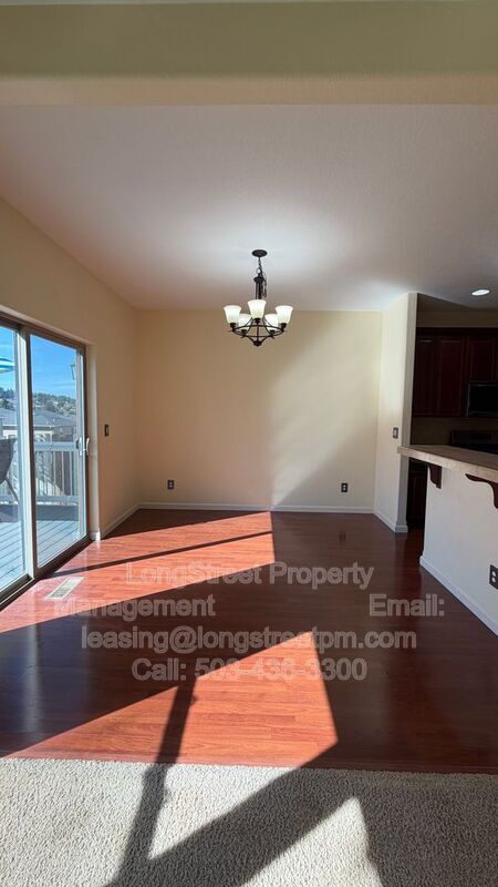 Foto del edificio - 823 Crouchen St NW