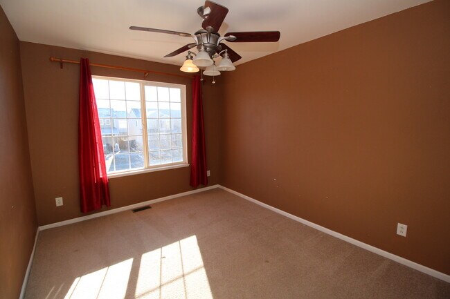 Foto del edificio - Newly Remodeled 3 Bedroom Home in Claremon...