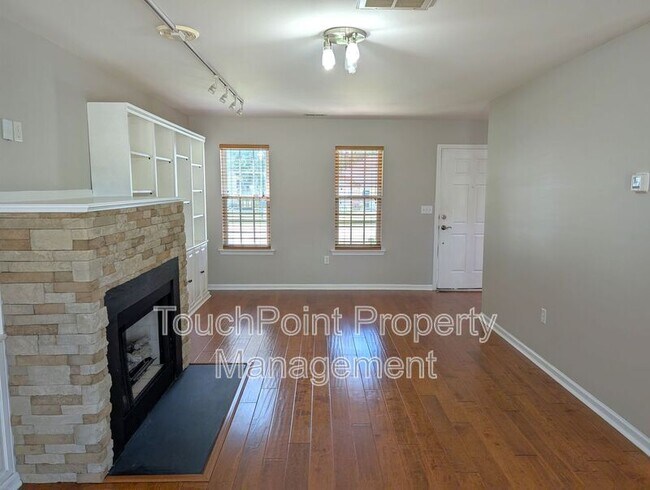 Foto del edificio - 9935 Redbud Tree Ct