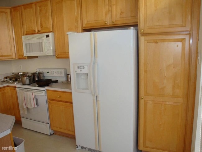 Building Photo - 4 br, 3.5 bath Townhome - 3611 Madison Ln