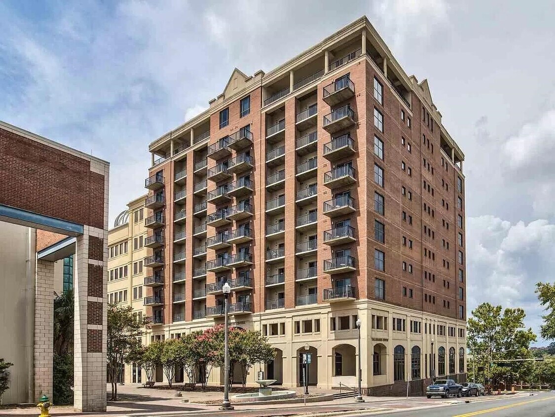 Primary Photo - 215 W College Ave