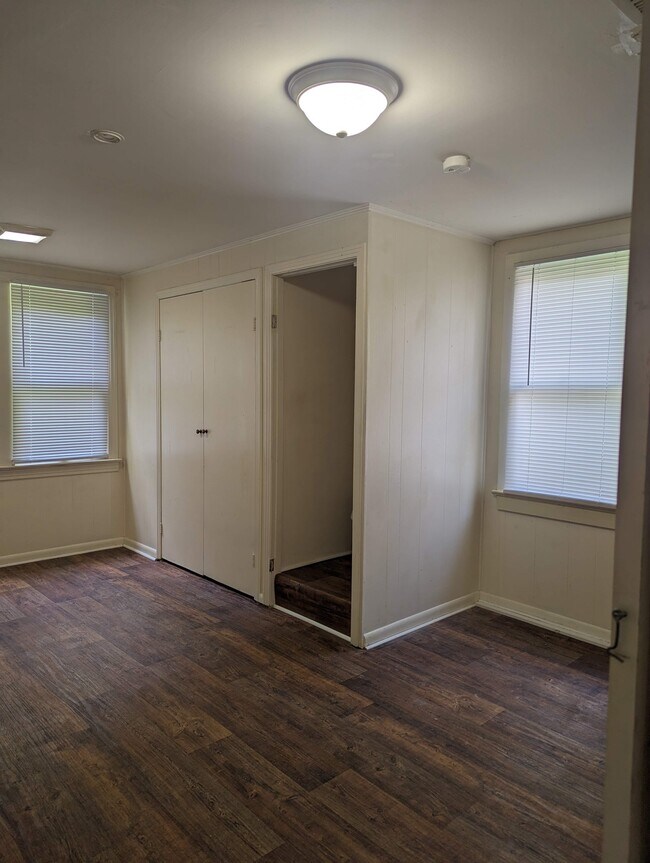 Building Photo - 1815 Brooklane Dr