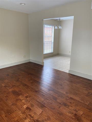 Foto del edificio - 7730 Kings Ridge Rd