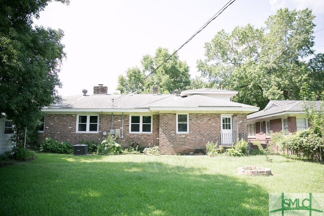 Building Photo - 28 E 63rd St