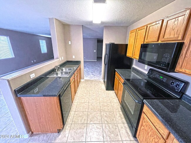 Building Photo - 1627 E Desert Rose Trail