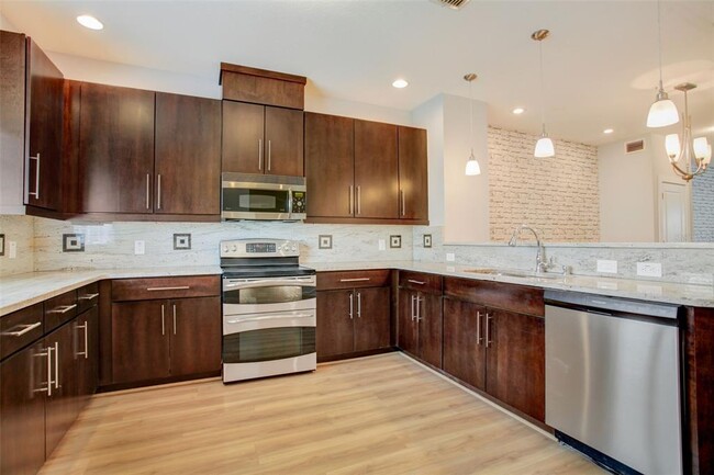 Building Photo - 3205 W Horatio St