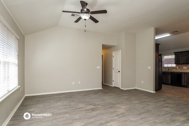Foto del edificio - 5713 Clearwater Dr