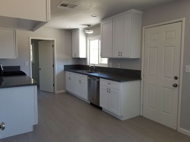 Foto del edificio - 2500 Dana Ln