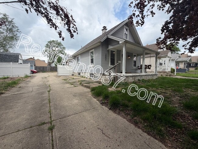 Building Photo - Spacious 2 Bed 1 Bath Home