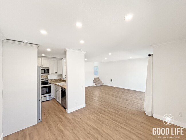 Foto del edificio - Beautifully Updated 2B 1.5BA Condo w/ Reserved Parking!