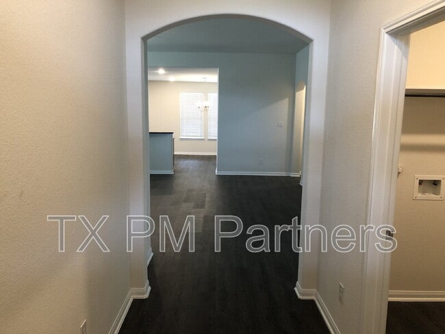 Building Photo - 206 White Wing Ln