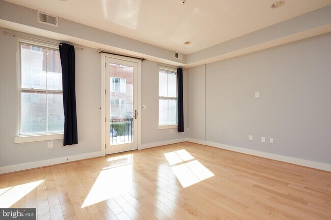 Foto del edificio - 1700 Euclid St NW