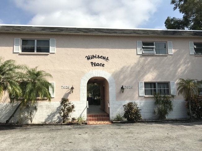 Building Photo - 7025 Hibiscus Ave S