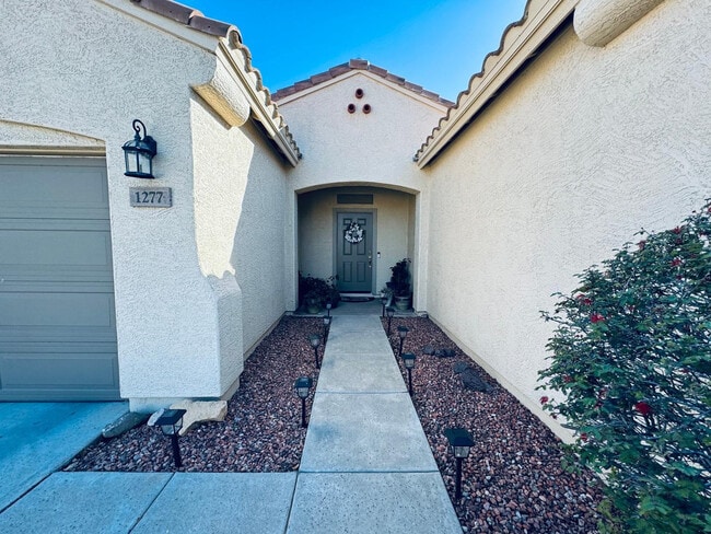 Building Photo - 1277 E Birdland Dr