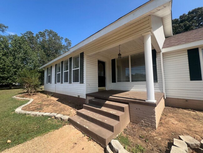 Building Photo - 3 bedroom 2 bath home in Coker