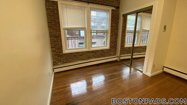 Building Photo - 40 Anderson St