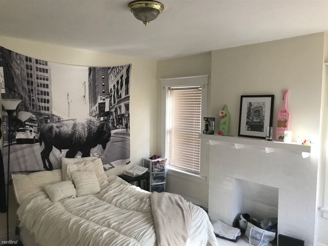 Foto del edificio - 3 br, 1.5 bath Duplex - 251B Semple St