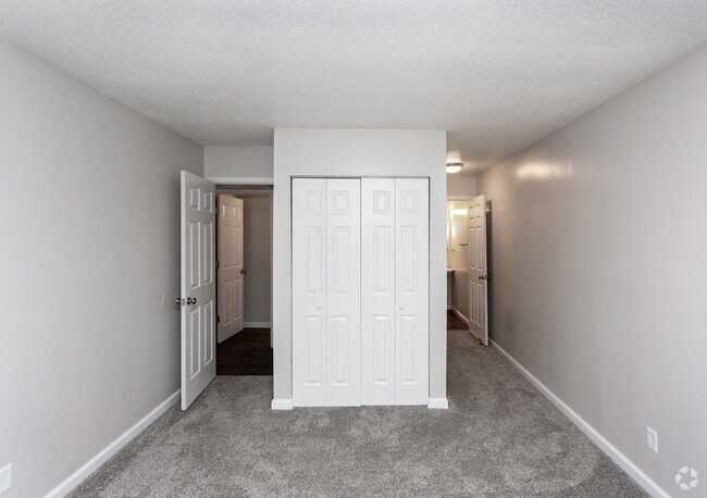 2BR, 2BA - 900 SF - Vetra 5480