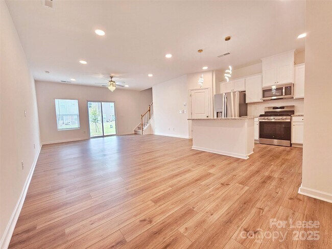 Foto del edificio - 2744 Yeager Dr NW