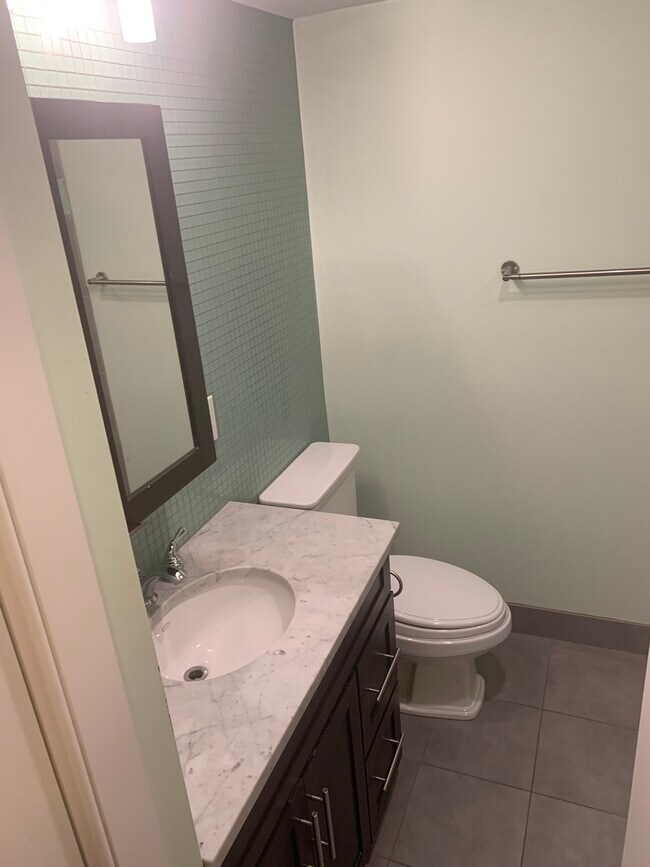 1 bath - 1522 Race St