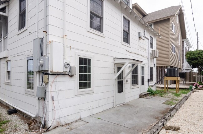Building Photo - 610 Waynick Blvd