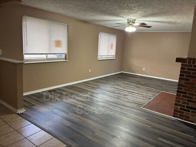 Foto del edificio - 7106 Lunceford Dr