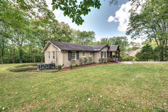 Foto del edificio - 3529 Trimble Rd