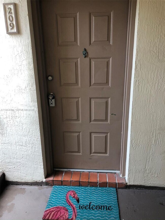 Foto del edificio - 7130 NW 179th St