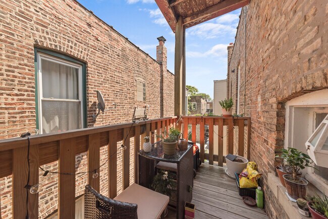 Foto del edificio - 2329 W Haddon Ave