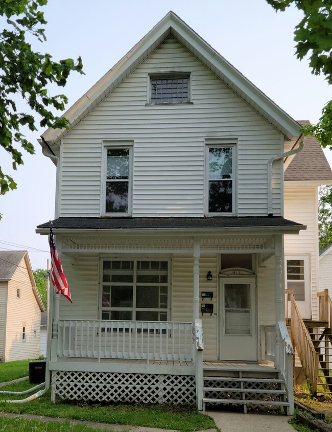 Building Photo - 915 W Highland St
