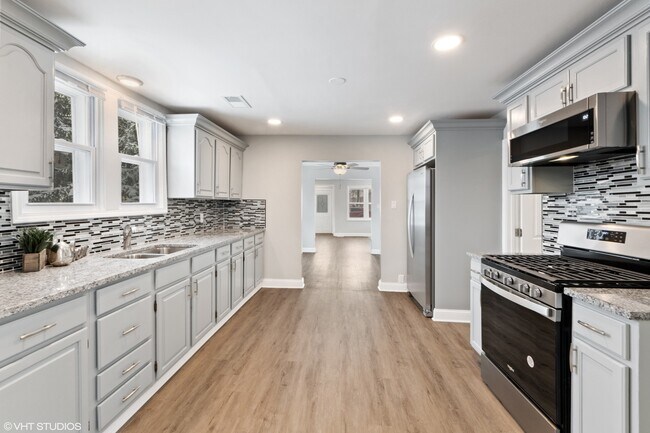 Building Photo - 9708 Melvina Ave