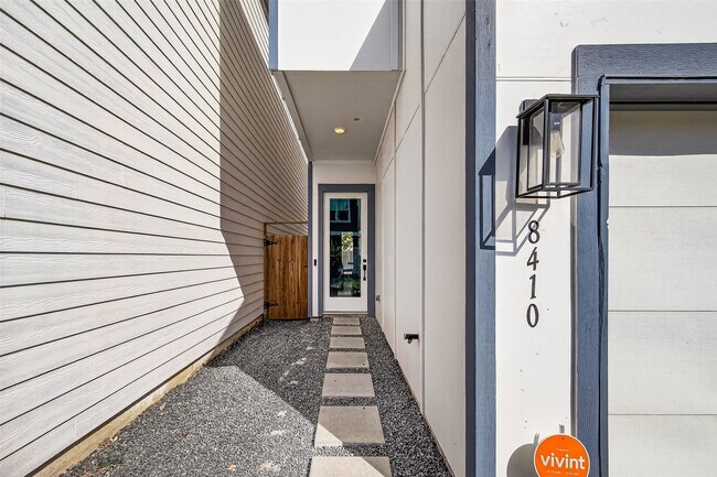 Foto del edificio - 8410 Berry Brush Ln