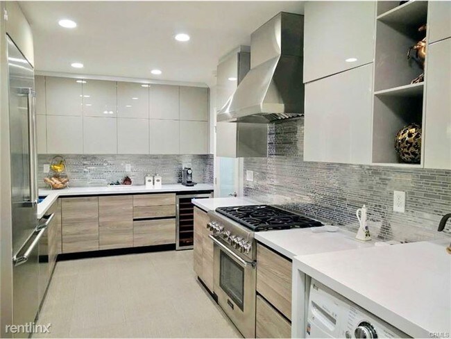 Building Photo - 429 Las Tunas Dr