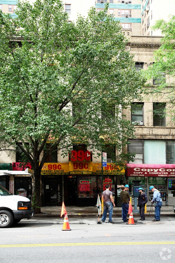 Building Photo - 240 E 23rd St