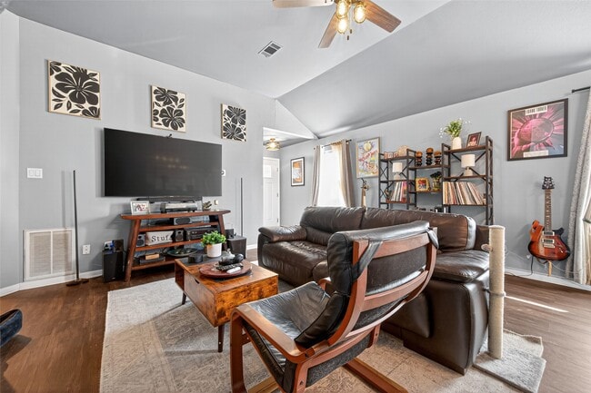 Foto del edificio - 25420 Dogwood Ln