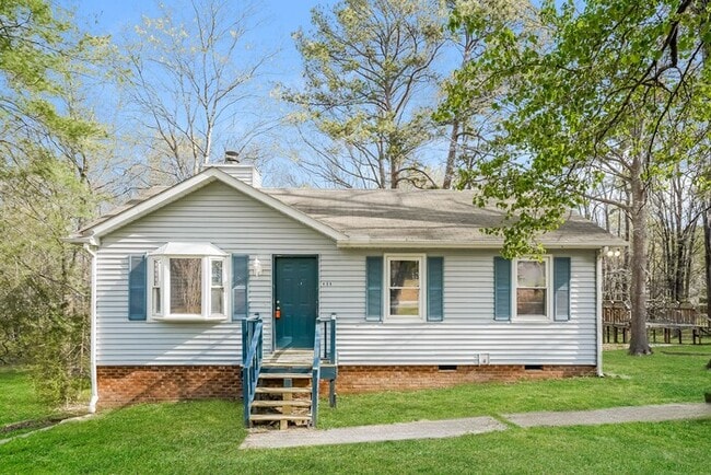 Building Photo - 406 Pine Run