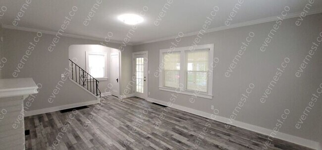 Foto del edificio - 1543 Crestwood Rd
