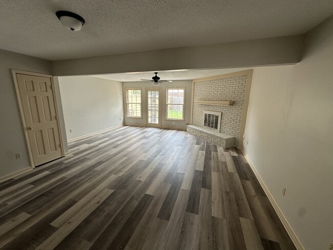 Building Photo - 6374 Hunters Pl Dr