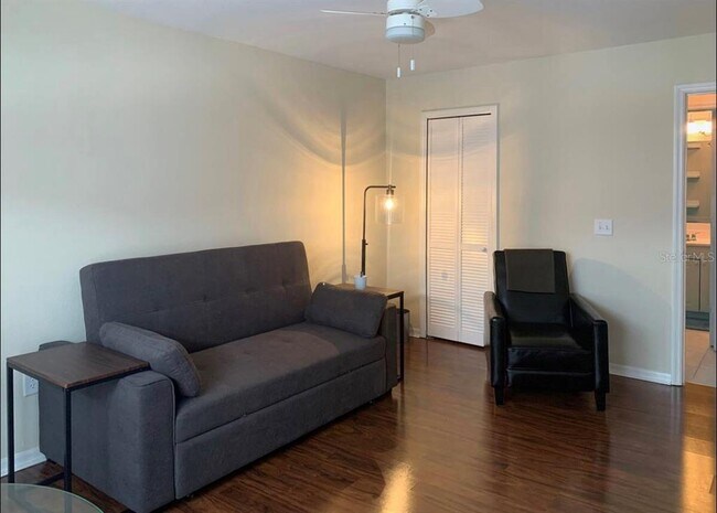 Building Photo - 207 Orchid Dr