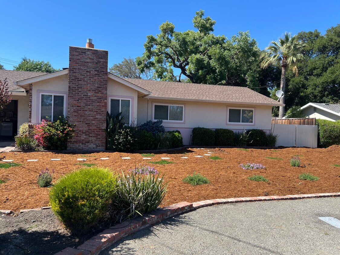 Foto principal - 3270 Hillview Ln
