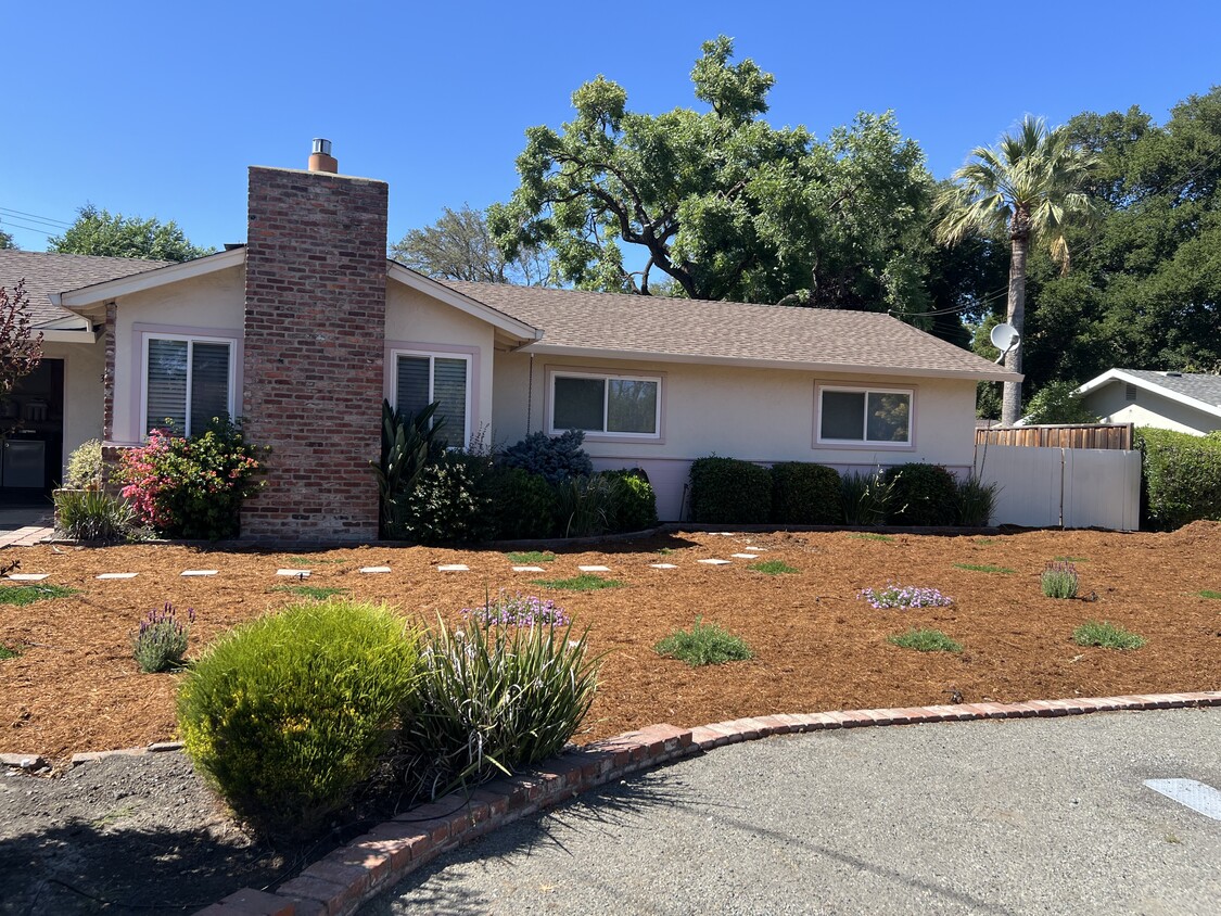 Primary Photo - 3270 Hillview Ln
