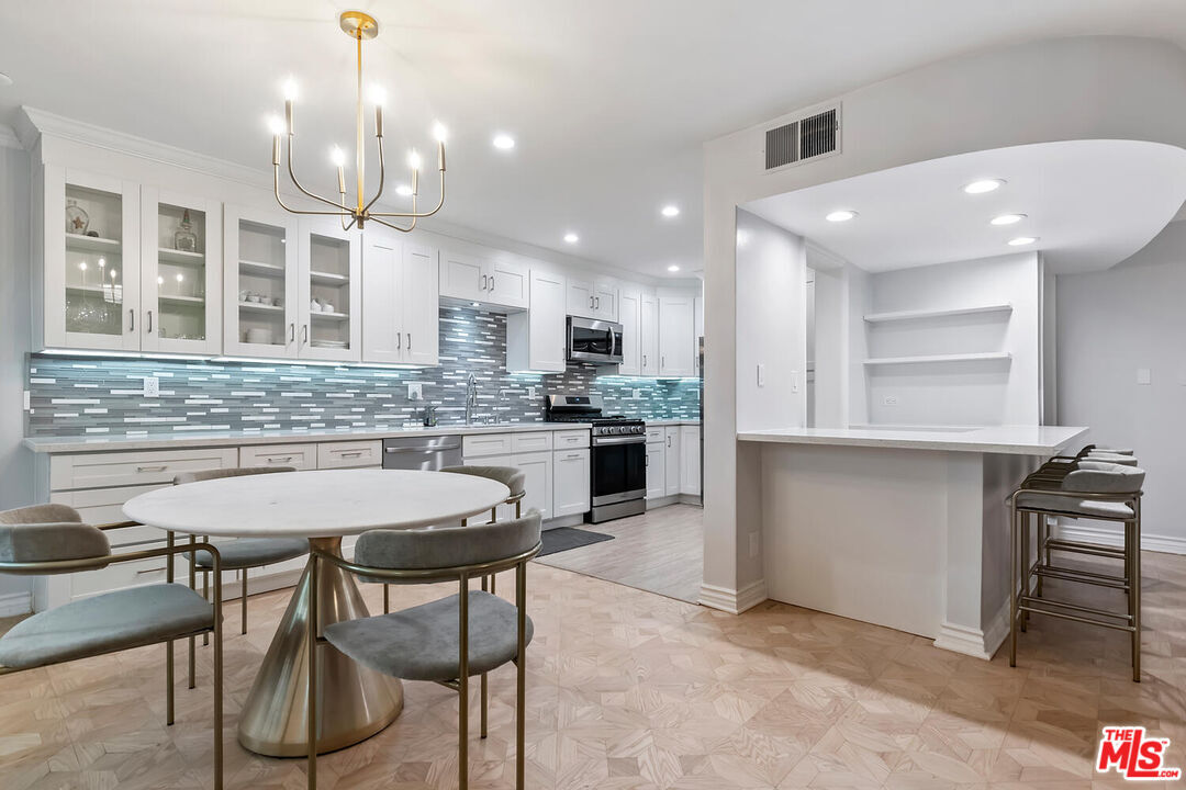 Foto principal - 4445 Cartwright Ave